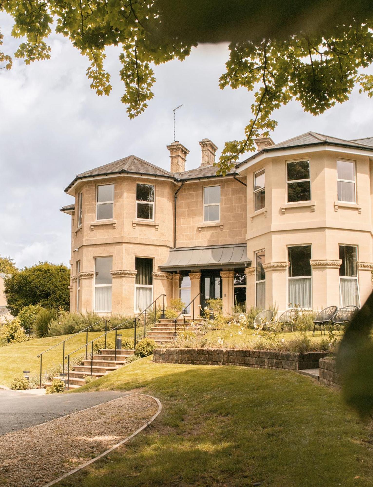 Leighton House - Boutique Guesthouse Bath Buitenkant foto The former vicarage of St. Andrew's Church, now the home of the school's headmaster