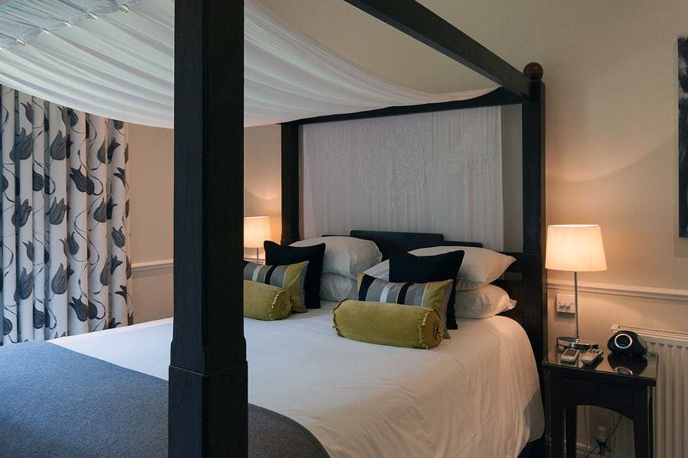 Leighton House - Boutique Guesthouse Bath Buitenkant foto A bedroom at The Old parsonage